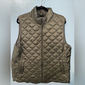 32 Degrees Quilted Puffer Vest in Olive Green